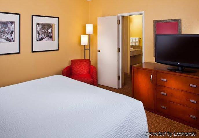 Courtyard Tampa Westshore/Airport Екстер'єр фото